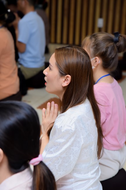 First day of Retreat Establishing communication in the family - Solving knots, reconnecting deep love of Plum Village.