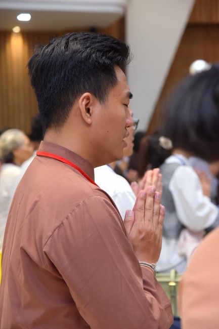 First day of Retreat Establishing communication in the family - Solving knots, reconnecting deep love of Plum Village.