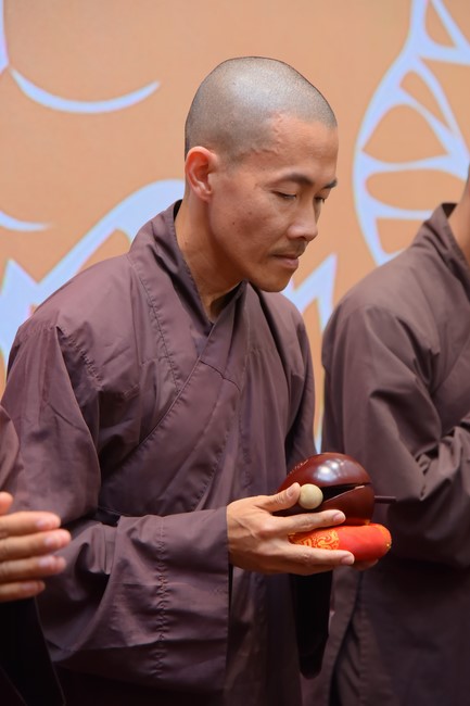 First day of Retreat Establishing communication in the family - Solving knots, reconnecting deep love of Plum Village.