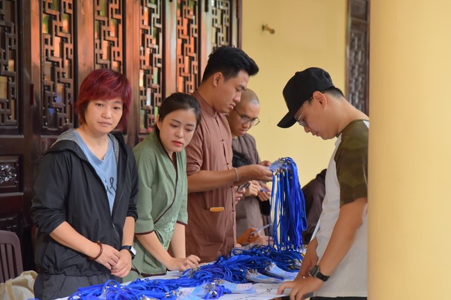 First day of Retreat Establishing communication in the family - Solving knots, reconnecting deep love of Plum Village.