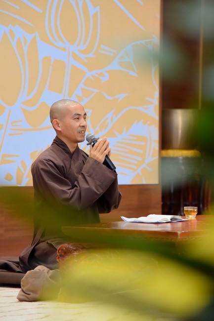 First day of Retreat Establishing communication in the family - Solving knots, reconnecting deep love of Plum Village.