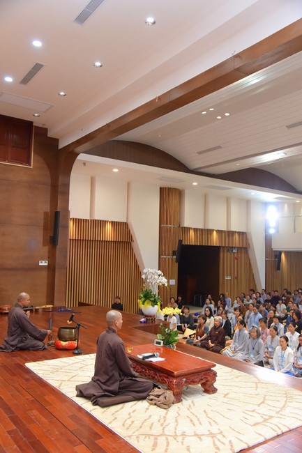 First day of Retreat Establishing communication in the family - Solving knots, reconnecting deep love of Plum Village.