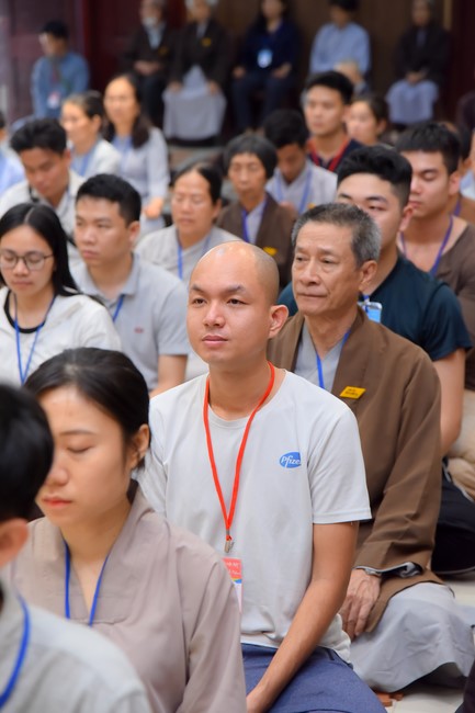 First day of Retreat Establishing communication in the family - Solving knots, reconnecting deep love of Plum Village.