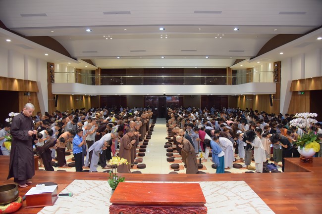 First day of Retreat Establishing communication in the family - Solving knots, reconnecting deep love of Plum Village.