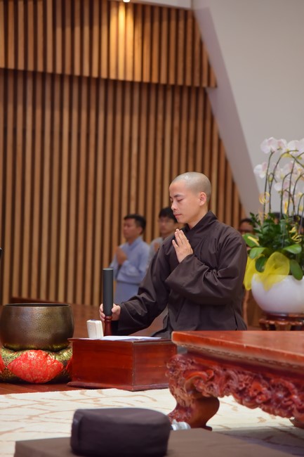 First day of Retreat Establishing communication in the family - Solving knots, reconnecting deep love of Plum Village.