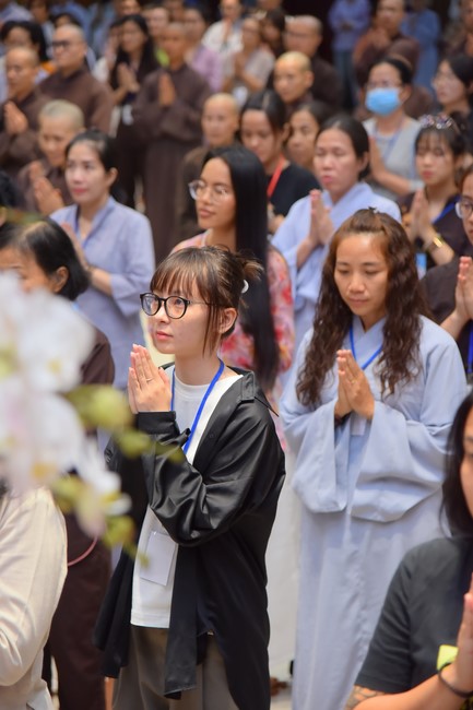 First day of Retreat Establishing communication in the family - Solving knots, reconnecting deep love of Plum Village.