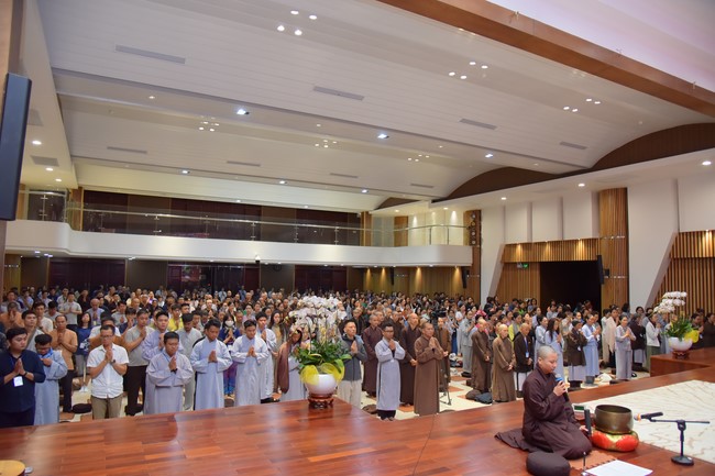 Second day of Retreat Establishing communication in the family - Solving knots, reconnecting deep love of Plum Village.