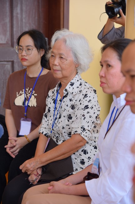 Second day of Retreat Establishing communication in the family - Solving knots, reconnecting deep love of Plum Village.