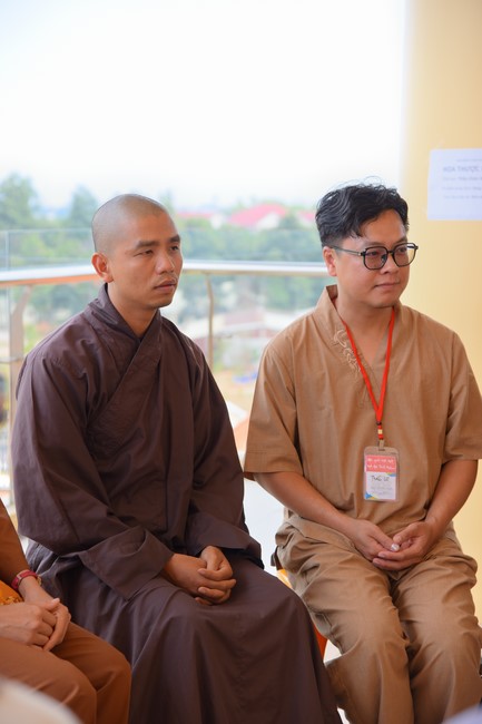 Second day of Retreat Establishing communication in the family - Solving knots, reconnecting deep love of Plum Village.