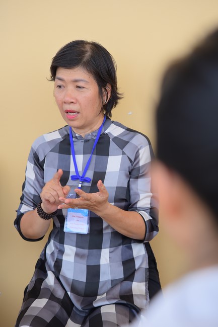 Second day of Retreat Establishing communication in the family - Solving knots, reconnecting deep love of Plum Village.