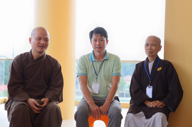 Second day of Retreat Establishing communication in the family - Solving knots, reconnecting deep love of Plum Village.