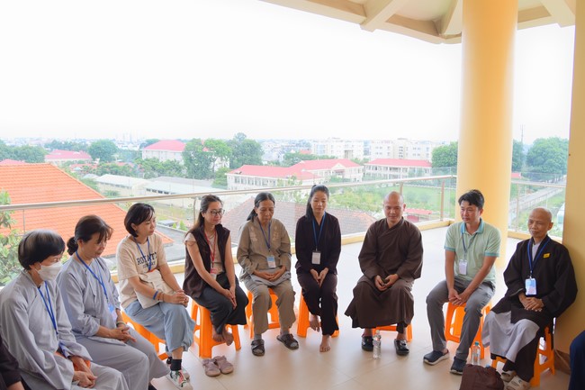 Second day of Retreat Establishing communication in the family - Solving knots, reconnecting deep love of Plum Village.