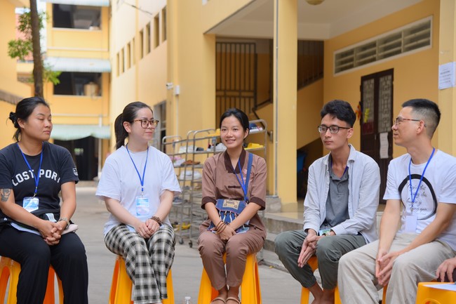 Second day of Retreat Establishing communication in the family - Solving knots, reconnecting deep love of Plum Village.