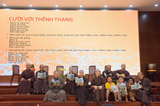 Second day of Retreat Establishing communication in the family - Solving knots, reconnecting deep love of Plum Village.