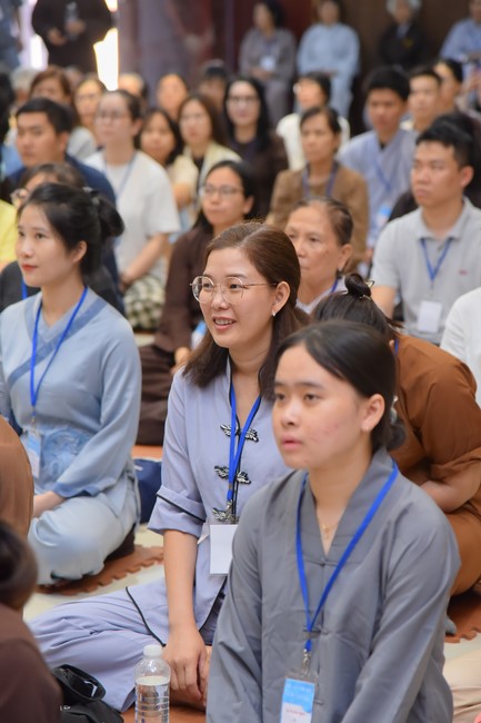 Second day of Retreat Establishing communication in the family - Solving knots, reconnecting deep love of Plum Village.