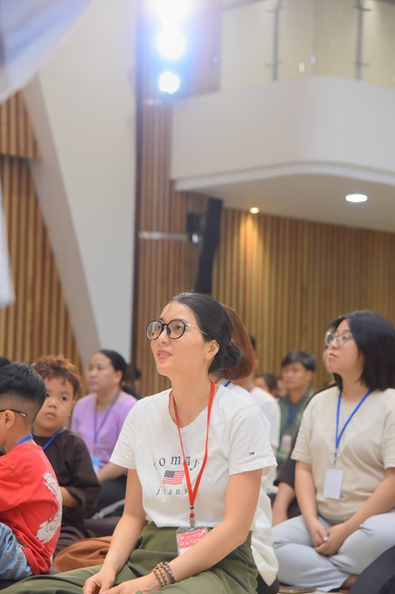 Second day of Retreat Establishing communication in the family - Solving knots, reconnecting deep love of Plum Village.