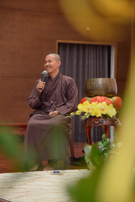 Second day of Retreat Establishing communication in the family - Solving knots, reconnecting deep love of Plum Village.