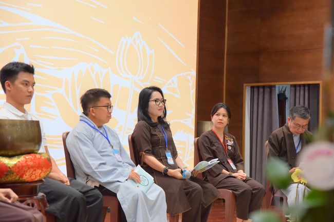 Second day of Retreat Establishing communication in the family - Solving knots, reconnecting deep love of Plum Village.