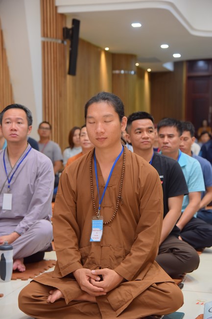 Second day of Retreat Establishing communication in the family - Solving knots, reconnecting deep love of Plum Village.