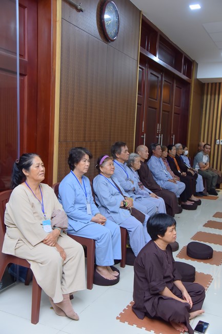 Second day of Retreat Establishing communication in the family - Solving knots, reconnecting deep love of Plum Village.