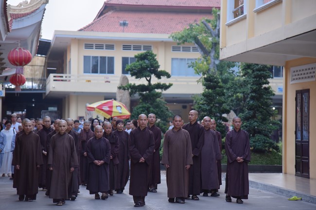 Second day of Retreat Establishing communication in the family - Solving knots, reconnecting deep love of Plum Village.