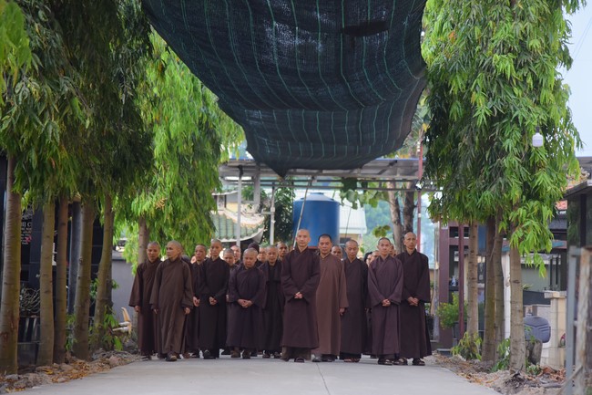 Second day of Retreat Establishing communication in the family - Solving knots, reconnecting deep love of Plum Village.