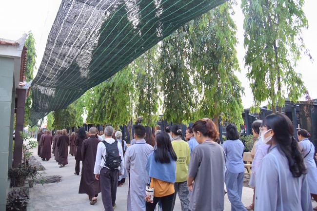 Second day of Retreat Establishing communication in the family - Solving knots, reconnecting deep love of Plum Village.