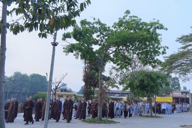 Second day of Retreat Establishing communication in the family - Solving knots, reconnecting deep love of Plum Village.