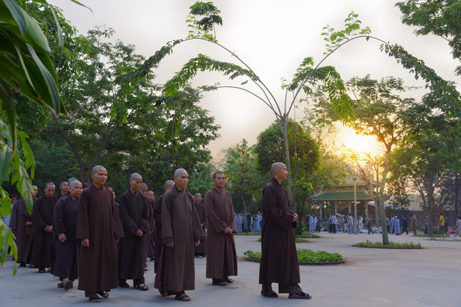 Second day of Retreat Establishing communication in the family - Solving knots, reconnecting deep love of Plum Village.