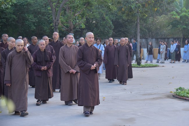 Second day of Retreat Establishing communication in the family - Solving knots, reconnecting deep love of Plum Village.