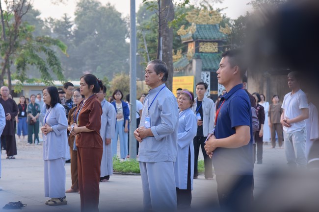 Second day of Retreat Establishing communication in the family - Solving knots, reconnecting deep love of Plum Village.