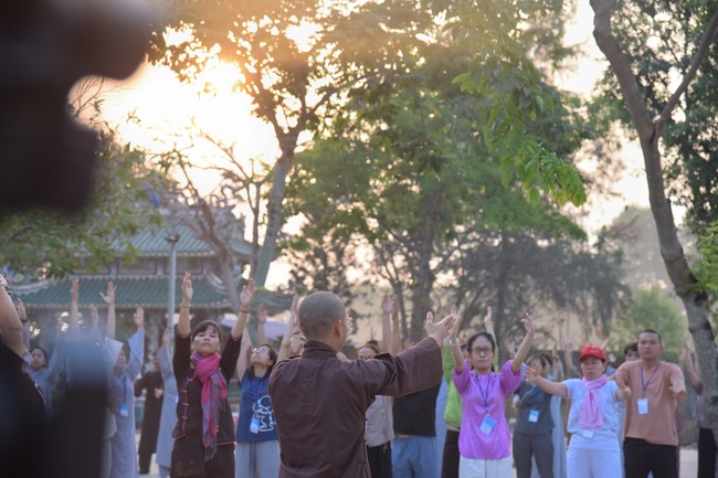 Second day of Retreat Establishing communication in the family - Solving knots, reconnecting deep love of Plum Village.