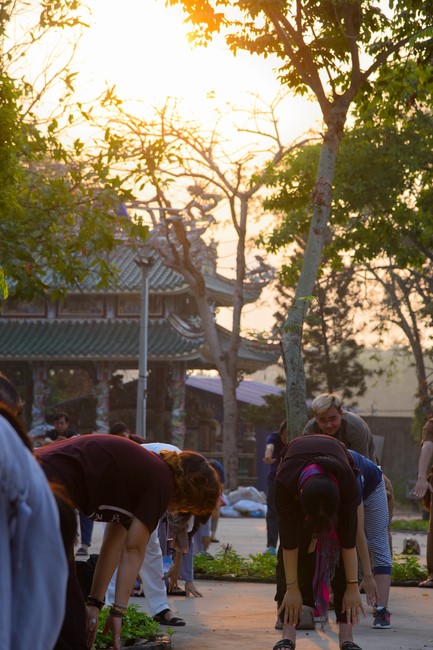 Second day of Retreat Establishing communication in the family - Solving knots, reconnecting deep love of Plum Village.