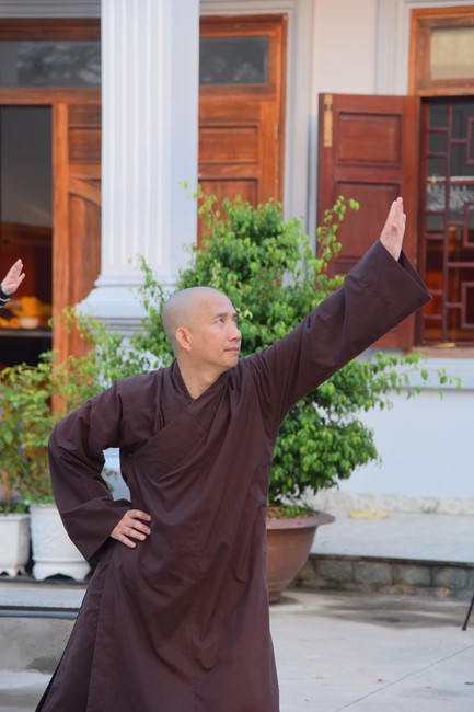 Second day of Retreat Establishing communication in the family - Solving knots, reconnecting deep love of Plum Village.