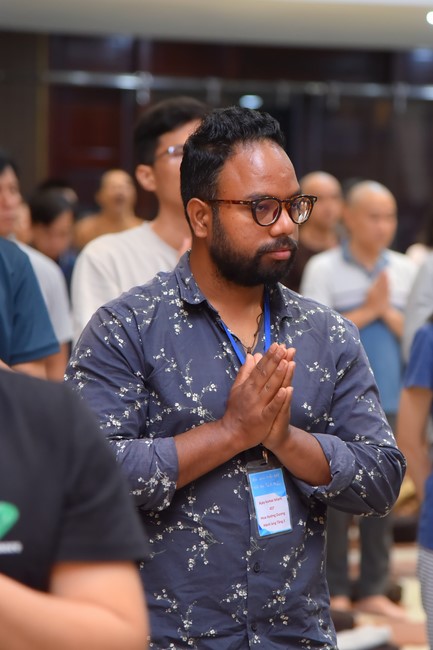 Second day of Retreat Establishing communication in the family - Solving knots, reconnecting deep love of Plum Village.