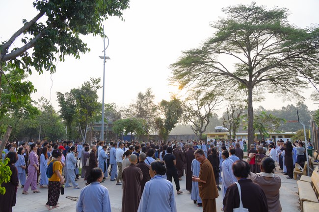 Second day of Retreat Establishing communication in the family - Solving knots, reconnecting deep love of Plum Village.