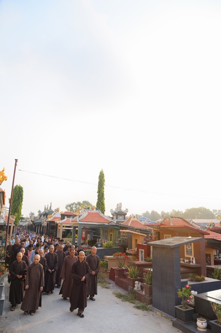 Second day of Retreat Establishing communication in the family - Solving knots, reconnecting deep love of Plum Village.