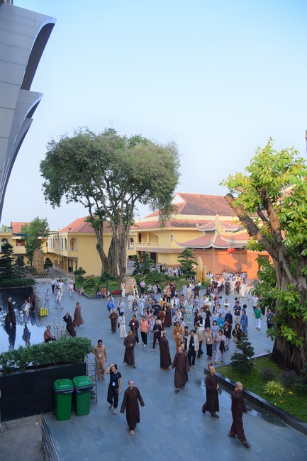 Second day of Retreat Establishing communication in the family - Solving knots, reconnecting deep love of Plum Village.