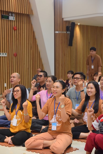 Second day of Retreat Establishing communication in the family - Solving knots, reconnecting deep love of Plum Village.