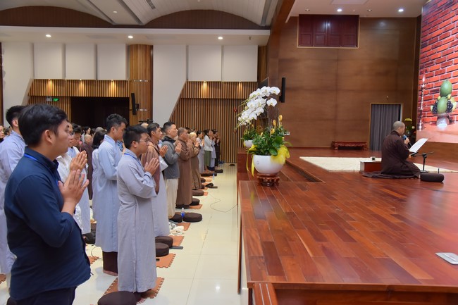 Second day of Retreat Establishing communication in the family - Solving knots, reconnecting deep love of Plum Village.