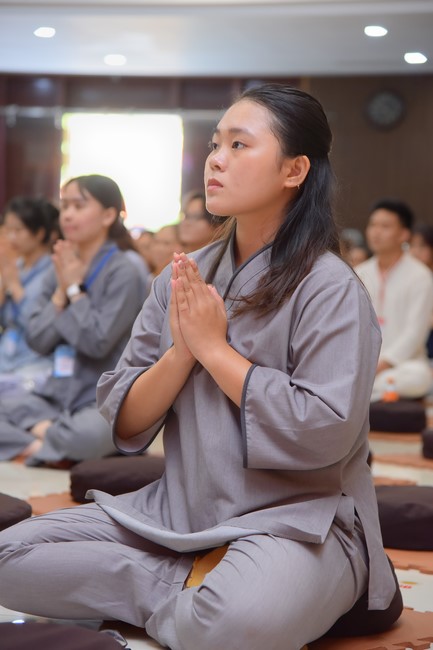 Second day of Retreat Establishing communication in the family - Solving knots, reconnecting deep love of Plum Village.