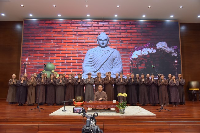 Second day of Retreat Establishing communication in the family - Solving knots, reconnecting deep love of Plum Village.