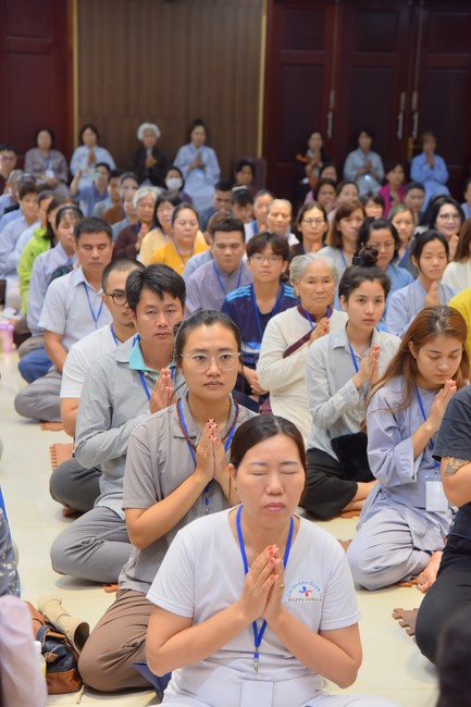 Second day of Retreat Establishing communication in the family - Solving knots, reconnecting deep love of Plum Village.