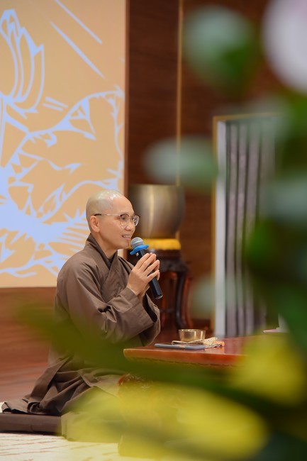 Second day of Retreat Establishing communication in the family - Solving knots, reconnecting deep love of Plum Village.