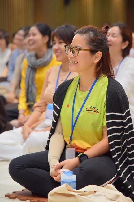 Second day of Retreat Establishing communication in the family - Solving knots, reconnecting deep love of Plum Village.