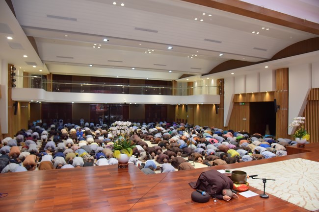 Second day of Retreat Establishing communication in the family - Solving knots, reconnecting deep love of Plum Village.