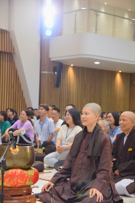 Second day of Retreat Establishing communication in the family - Solving knots, reconnecting deep love of Plum Village.