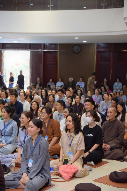 Second day of Retreat Establishing communication in the family - Solving knots, reconnecting deep love of Plum Village.