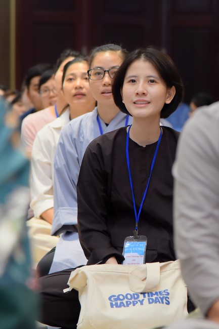 Second day of Retreat Establishing communication in the family - Solving knots, reconnecting deep love of Plum Village.