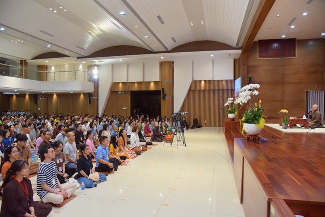 Second day of Retreat Establishing communication in the family - Solving knots, reconnecting deep love of Plum Village.